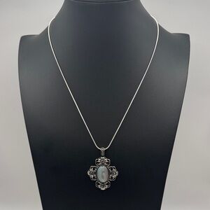 Elegant Silver Pendant Necklace